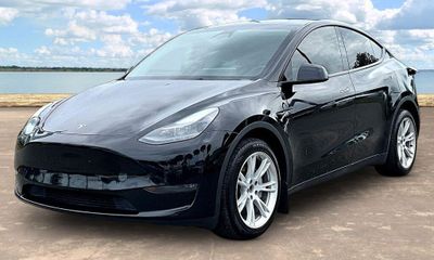 2024 Tesla Model Y Long Range