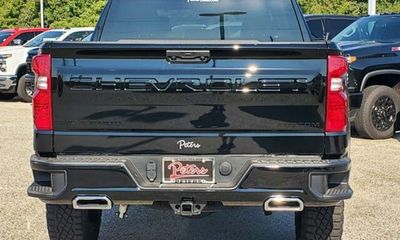 2022 Chevrolet Silverado Trail Boss Custom