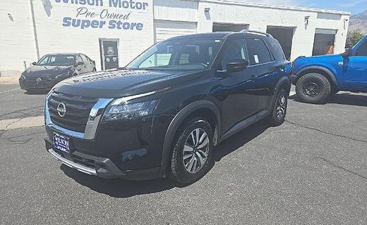 2025 Nissan Pathfinder SL