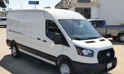 2026 Ford Transit Medium Roof