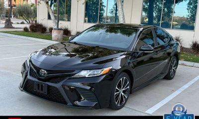 2020 Toyota Camry SE