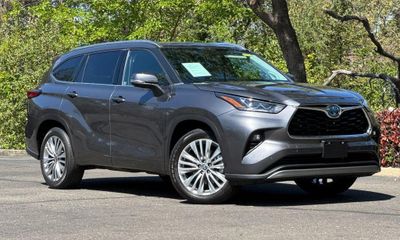 2023 Toyota Highlander Platinum