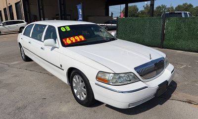 2003 Lincoln Town CAR Executive
