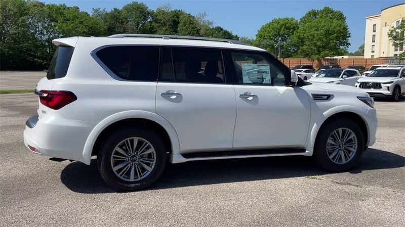 2024 Infiniti QX80 — a typically priced live listing