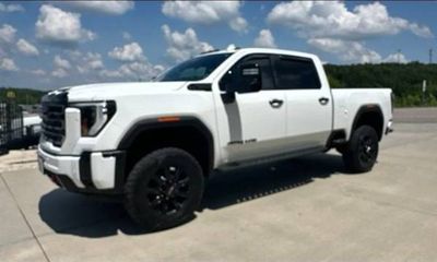 2025 GMC Sierra HD AT4