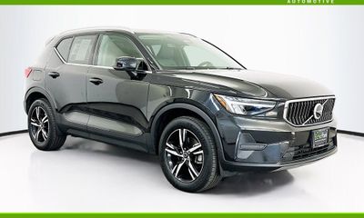 2025 Volvo XC40 Core