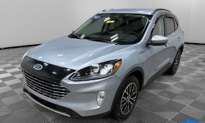 2022 Ford Escape Titanium Phev