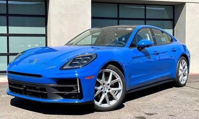 2025 Porsche Panamera 4