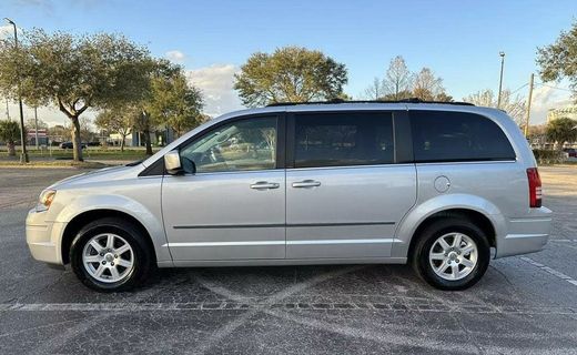 2010 Chrysler Town AND Country RT