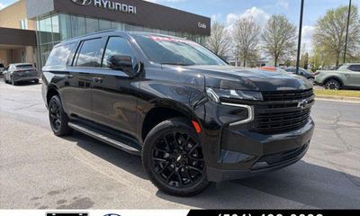 2023 Chevrolet Suburban RST