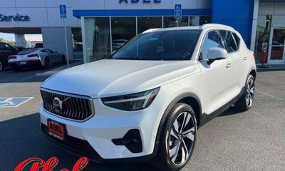 2025 Volvo XC40 Plus Bright
