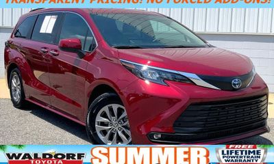 2025 Toyota Sienna XLE