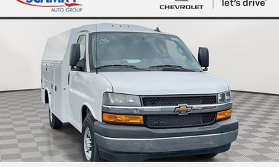 2025 Chevrolet Express 3500 Cutaway 139
