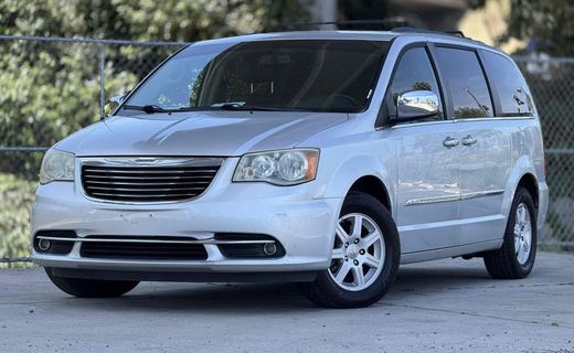 2011 Chrysler Town AND Country RT