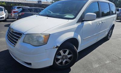 2009 Chrysler Town AND Country Touring Signature