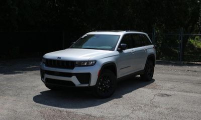 2026 Jeep Grand Cherokee Base Laredo