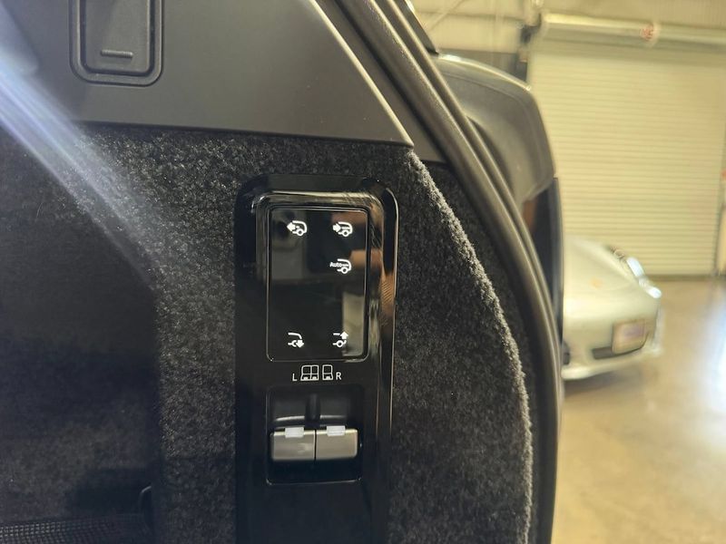 2025 Land Rover Range Rover — a typically priced live listing