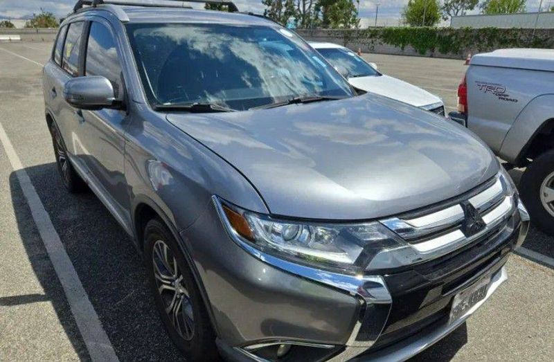 2017 Mitsubishi Outlander — a typically priced live listing