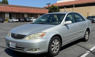 2004 Toyota Camry LE