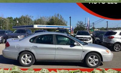 2004 Ford Taurus SE