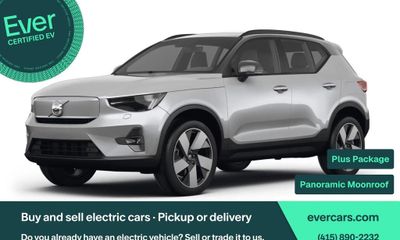 2023 Volvo XC40 Plus Dark