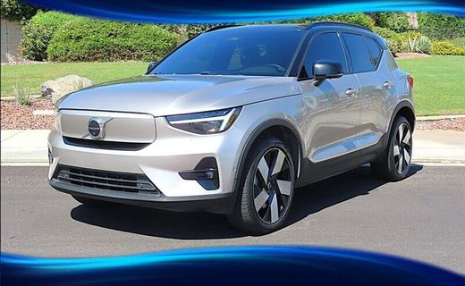 2023 Volvo XC40 Ultimate Dark