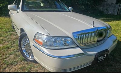 2006 Lincoln Town CAR Signature Limited