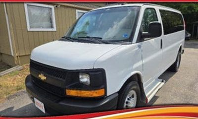 2017 Chevrolet Express Passenger LS