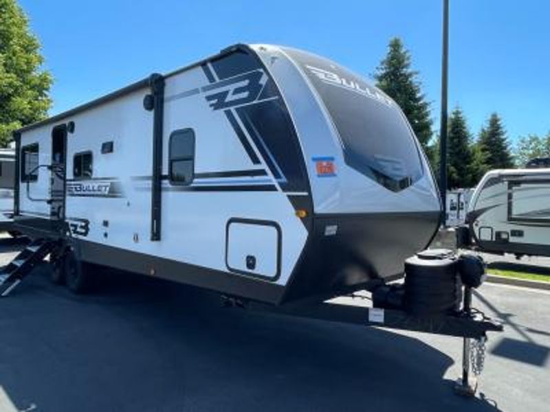 2025 Keystone RV — a typically priced live listing
