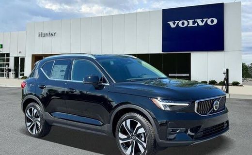 2023 Volvo XC40 Plus Bright