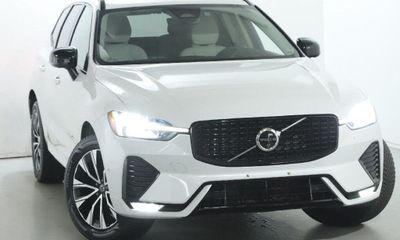 2024 Volvo XC60 Plus Dark