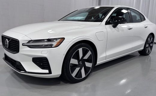 2024 Volvo S60 Plus Dark