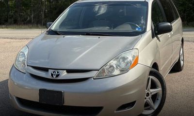 2010 Toyota Sienna LE