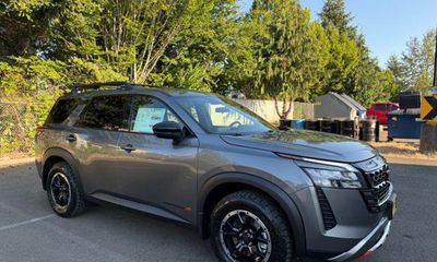 2026 Nissan Pathfinder SV