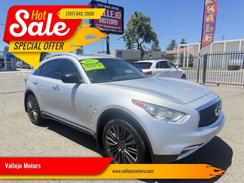 2017 Infiniti QX70 — a typically priced live listing