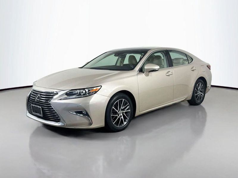 2017 Lexus ES — a typically priced live listing