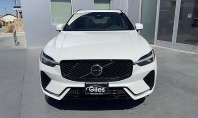 2026 Volvo XC60 Plus Dark