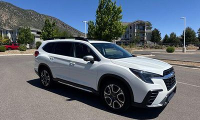 2023 Subaru Ascent Limited 7 ES