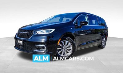 2024 Chrysler Pacifica Select