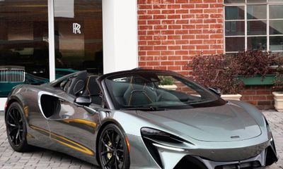 2026 McLaren Artura