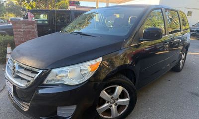 2010 Volkswagen Routan SE