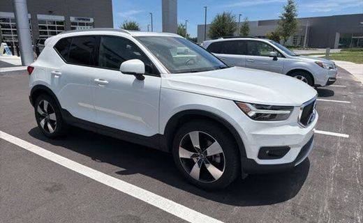 2021 Volvo XC40 Momentum