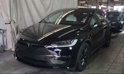 2023 Tesla Model X Base