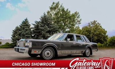1986 Lincoln Town CAR