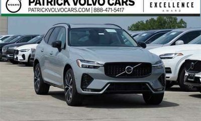 2025 Volvo XC60 Plus Dark