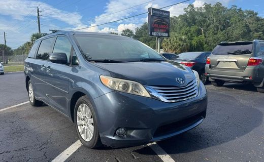 2013 Toyota Sienna XLE
