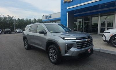 2025 Chevrolet Traverse LT