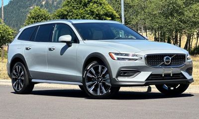 2026 Volvo V60CC Ultra