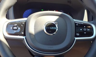 2026 Volvo XC60 Plus Dark