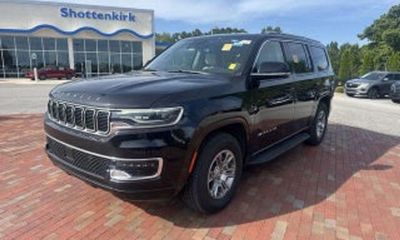 2023 Jeep Wagoneer Base